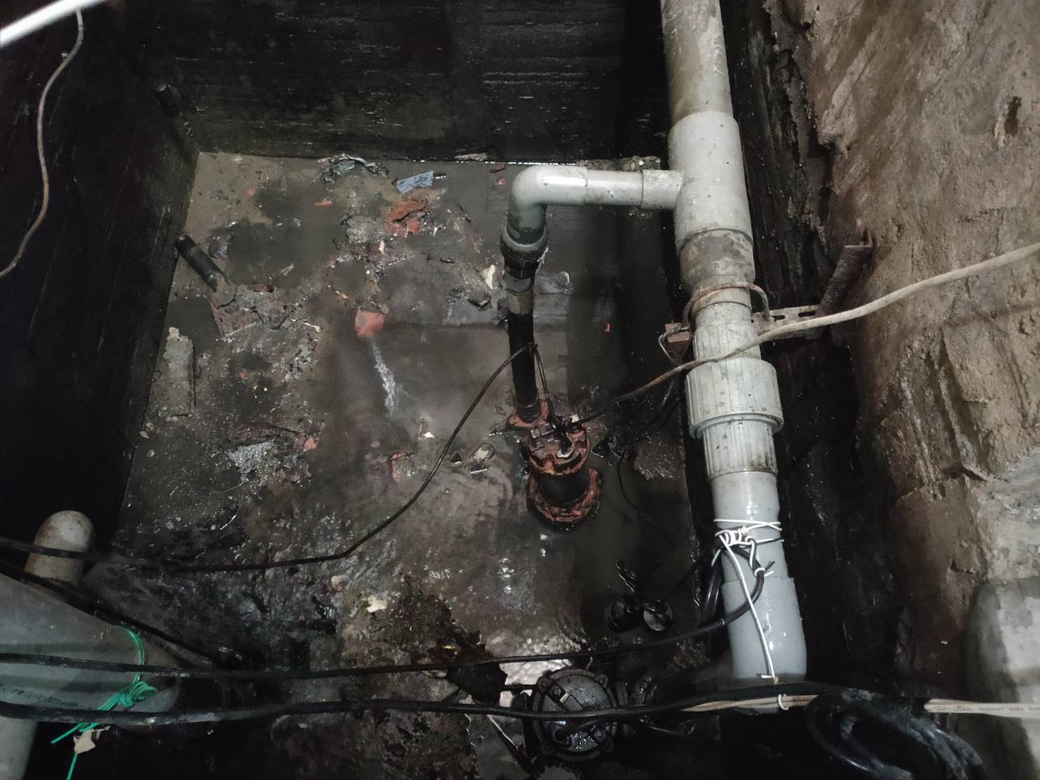 地下停車場抽污泥池&nbsp;