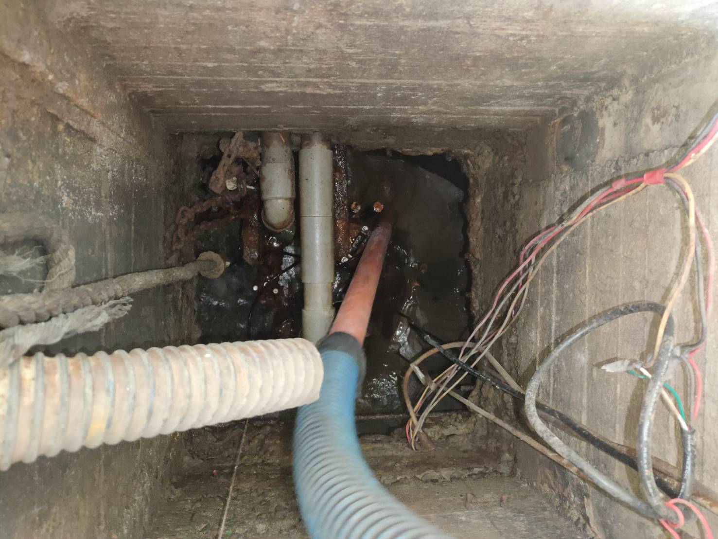 地下停車場抽污泥池&nbsp;