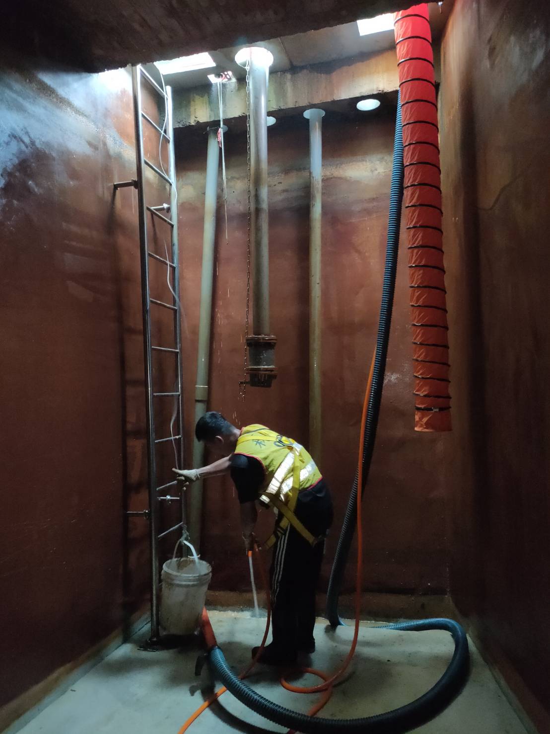 科技公司清洗蓄水池污泥&nbsp;