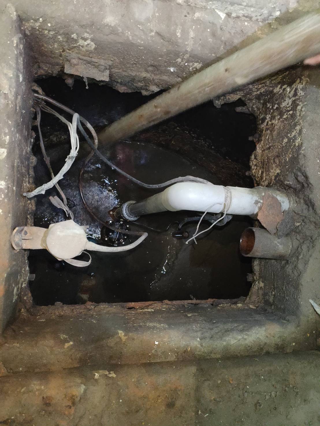 地下停車場抽污泥池