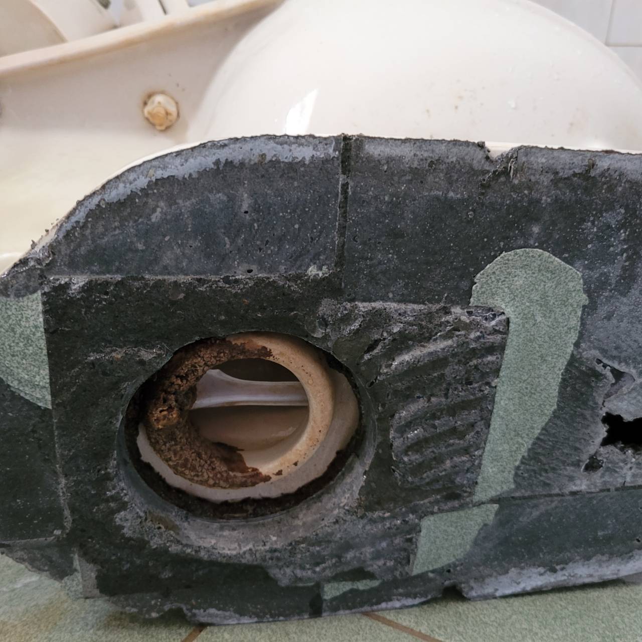 馬桶堵塞（湯匙、刮鬍刀）