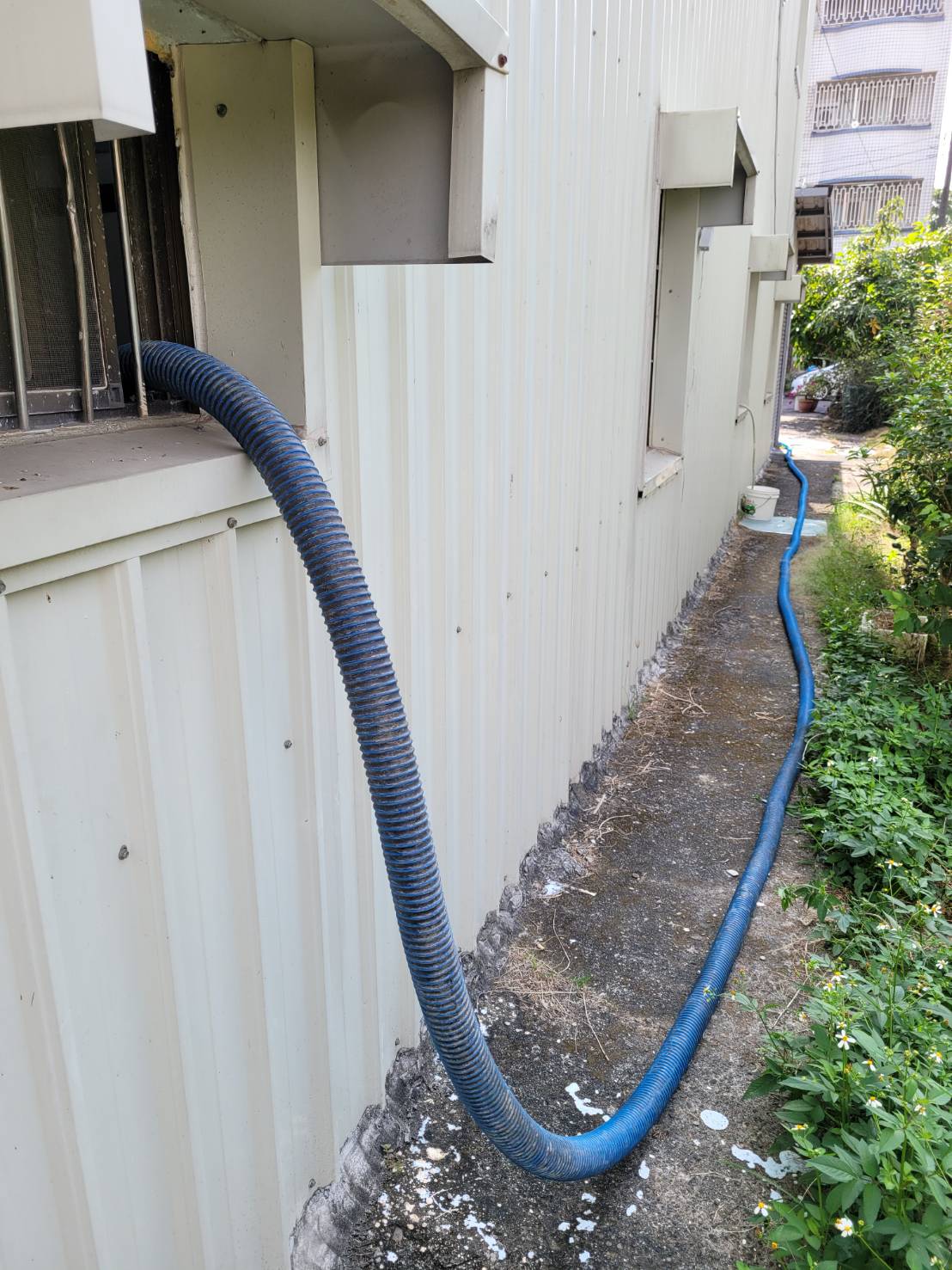 化糞池堵塞再打一個洞