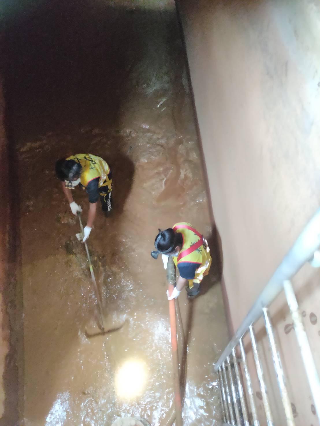 科技公司清洗蓄水池污泥&nbsp;