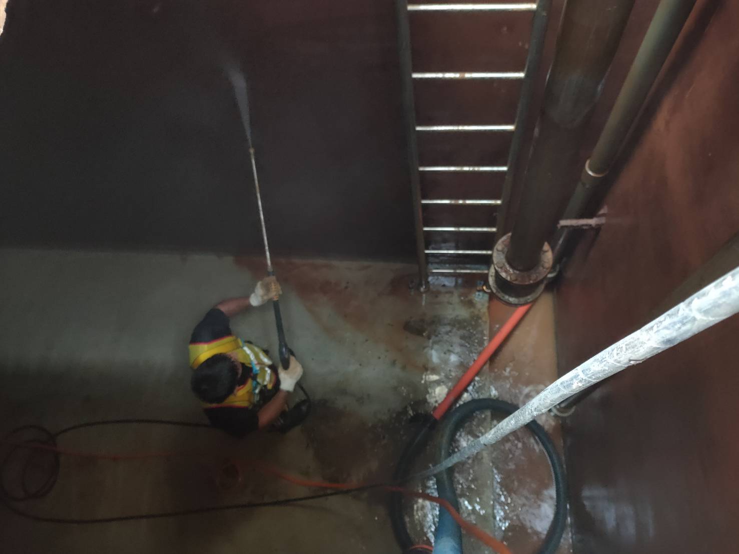 科技公司清洗蓄水池污泥&nbsp;