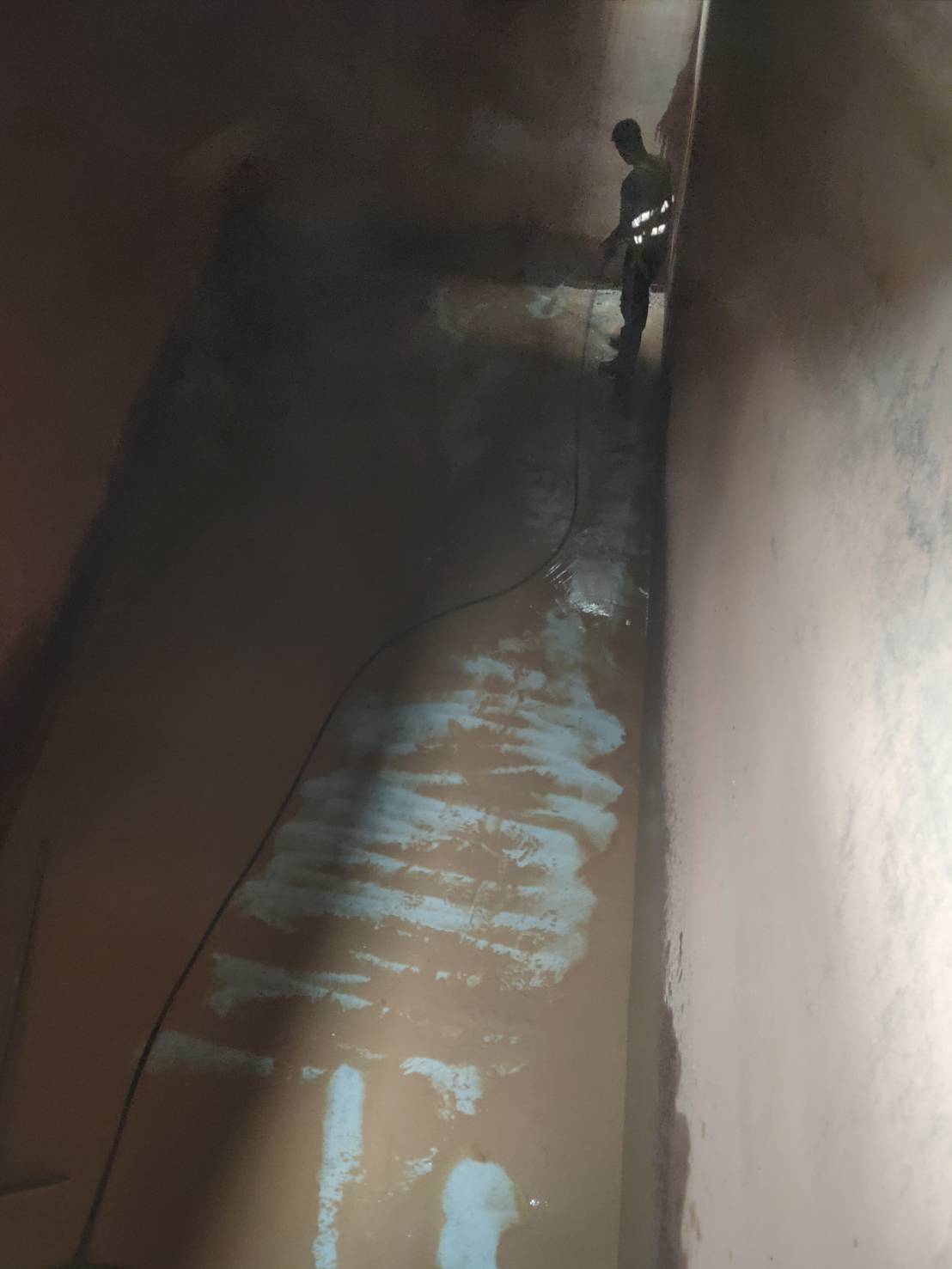 科技公司清洗蓄水池污泥