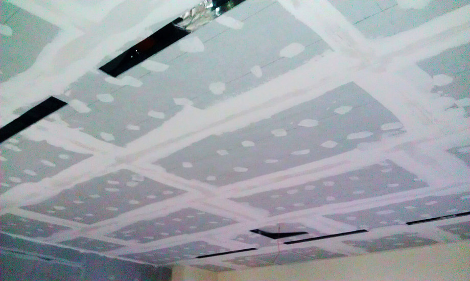 暗架天花板施工中