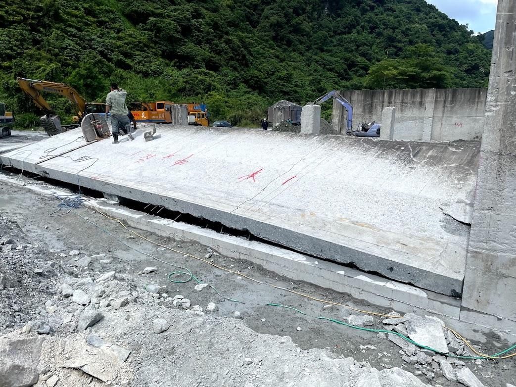 紅磚水泥牆面地面切割