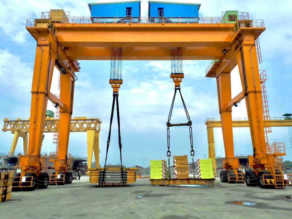 金門大橋280噸輪式橋型起重機