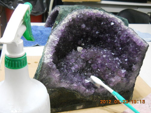 水晶洞斷裂修補