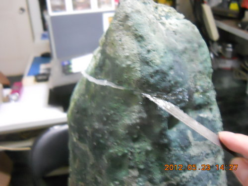 水晶洞斷裂修補