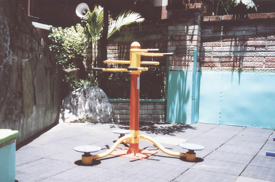 體健設施-三人扭腰器