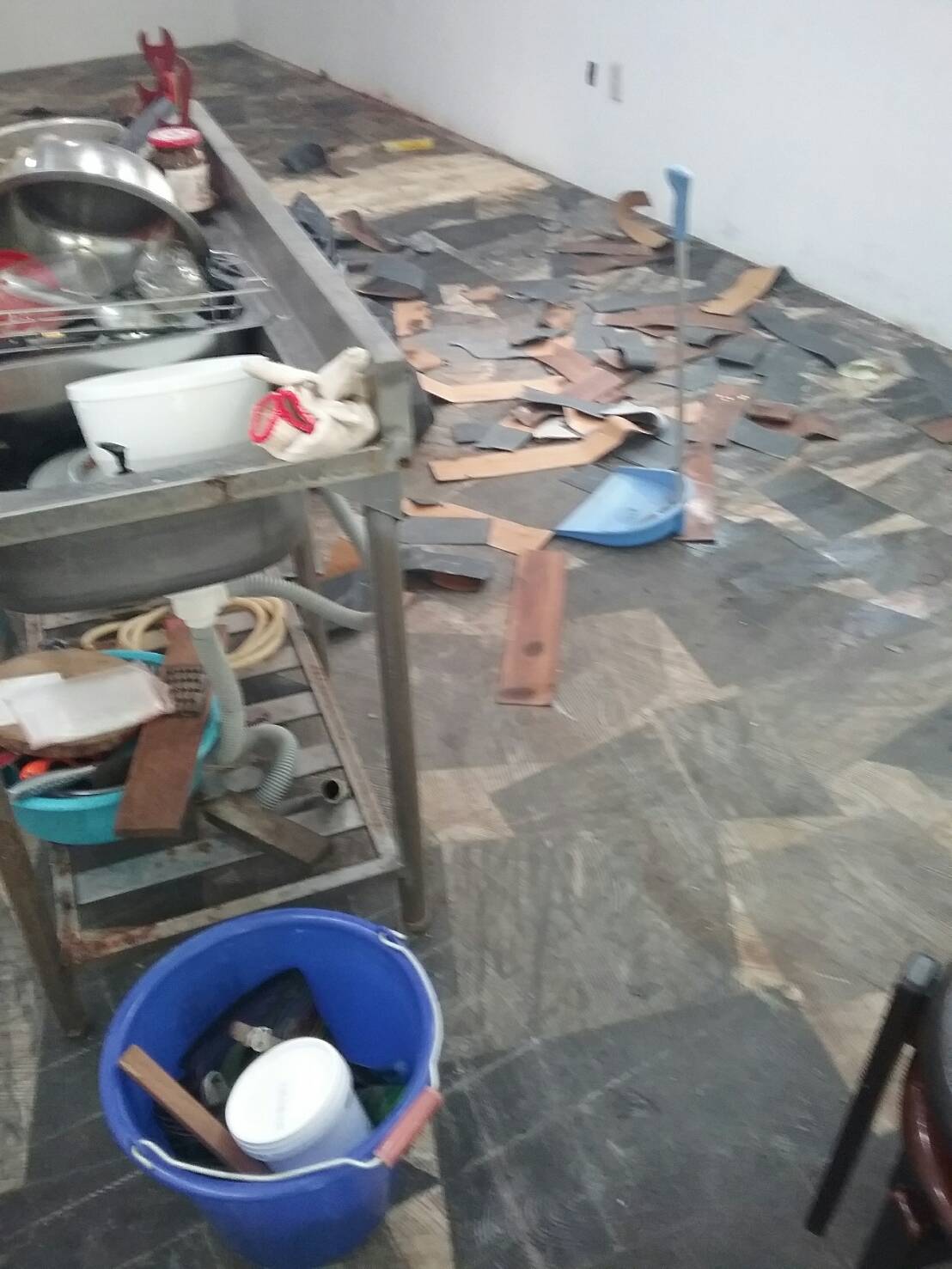 去除塑膠地板與除膠