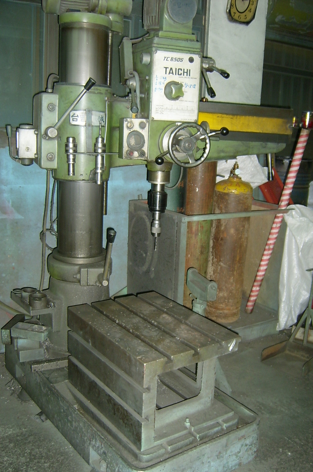 台佶懸臂鑽床800行程