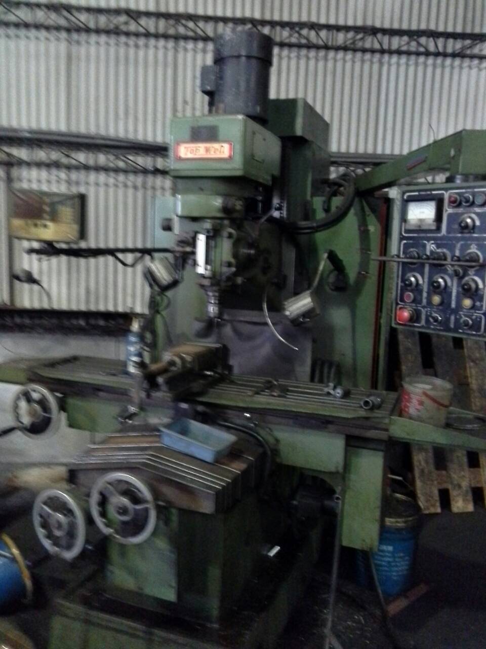 3番床枱式銑床3軸自動1