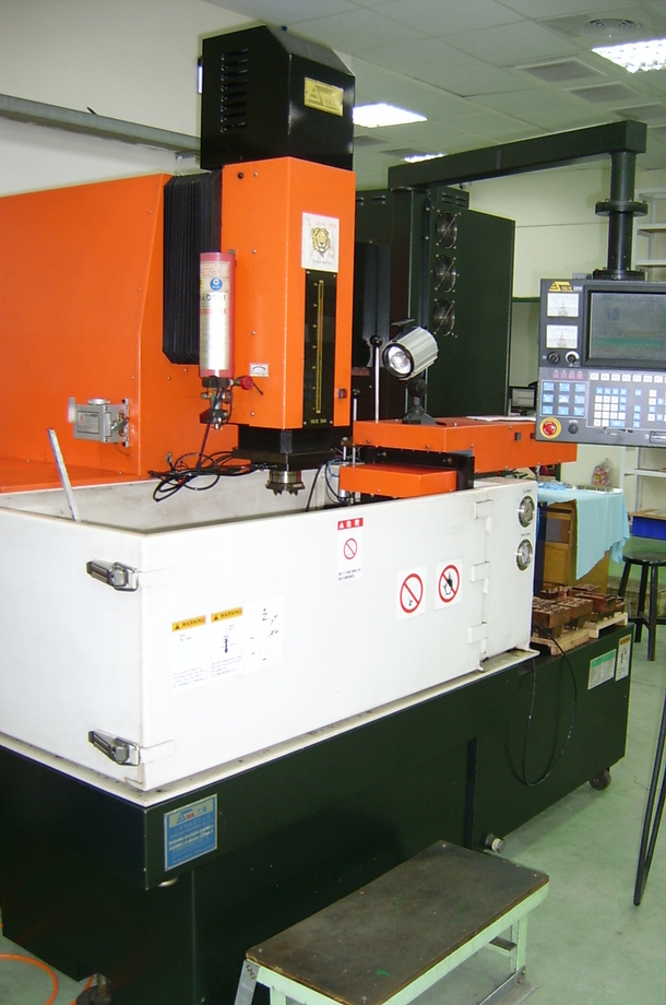 三貴430TNC自動換電極CNC放電機-2