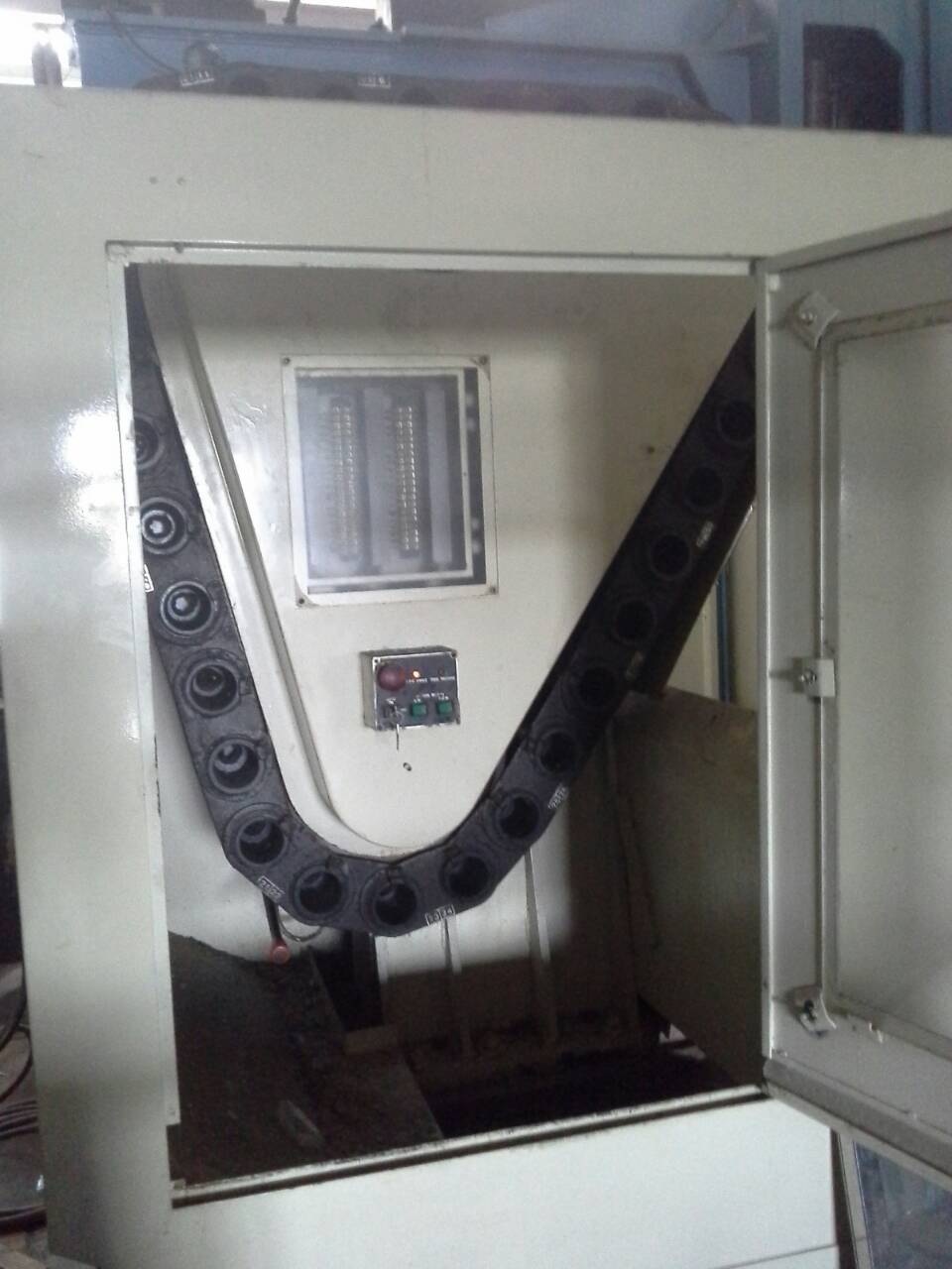 麗偉1020電腦銑床x30把刀