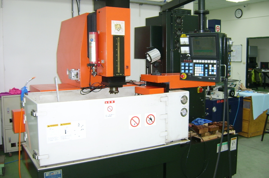 三貴430TNC自動換電極CNC放電機-3