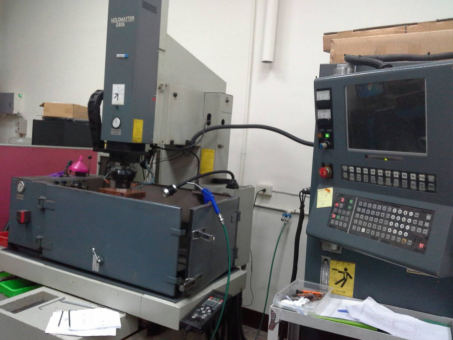 億耀CNCS605放電機