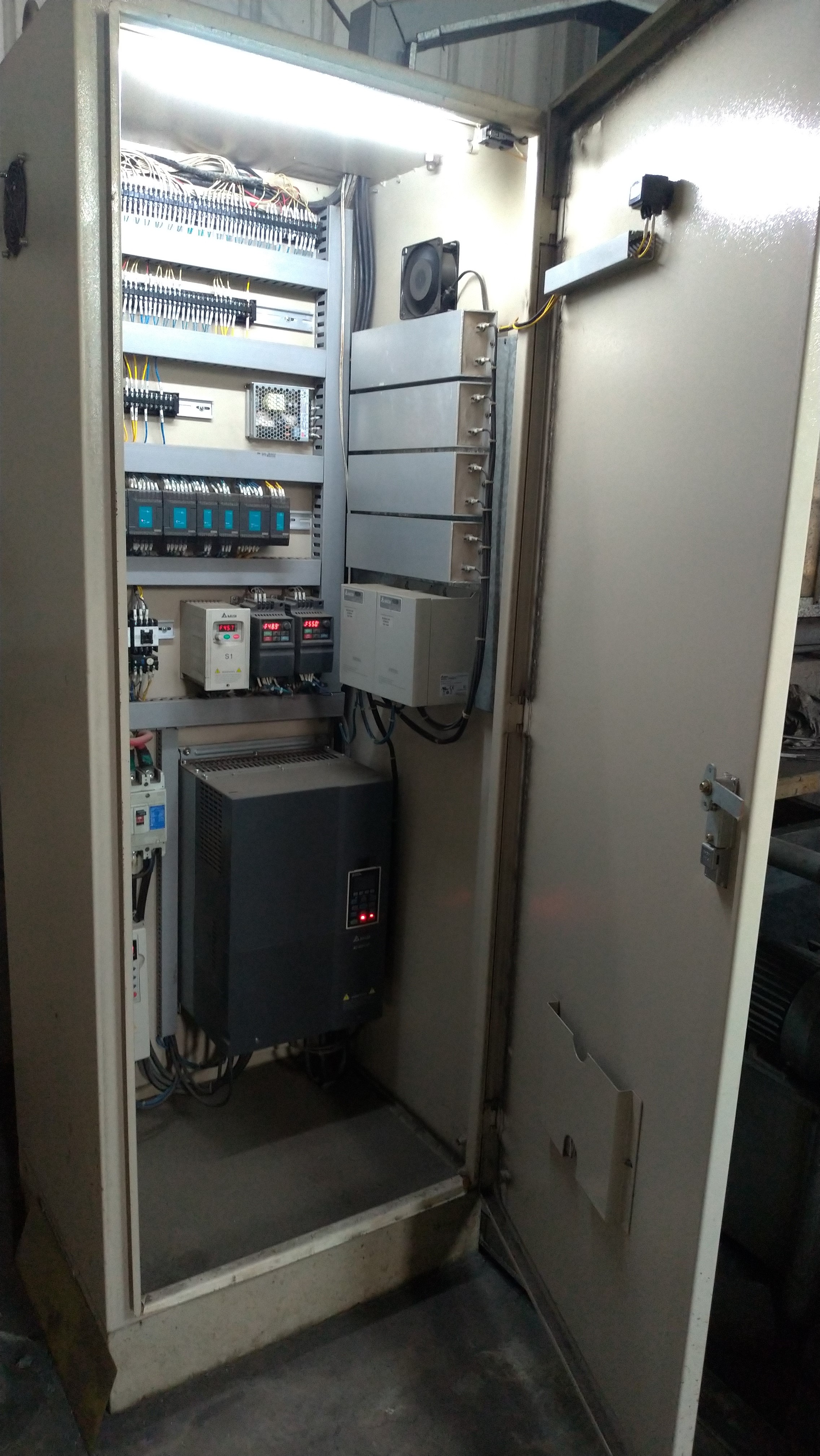 鋼板研磨機第二代控制系統