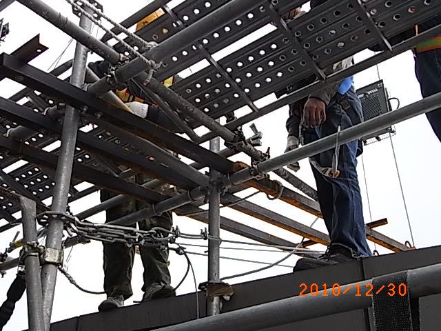 394564_176205305814909_570209131_n