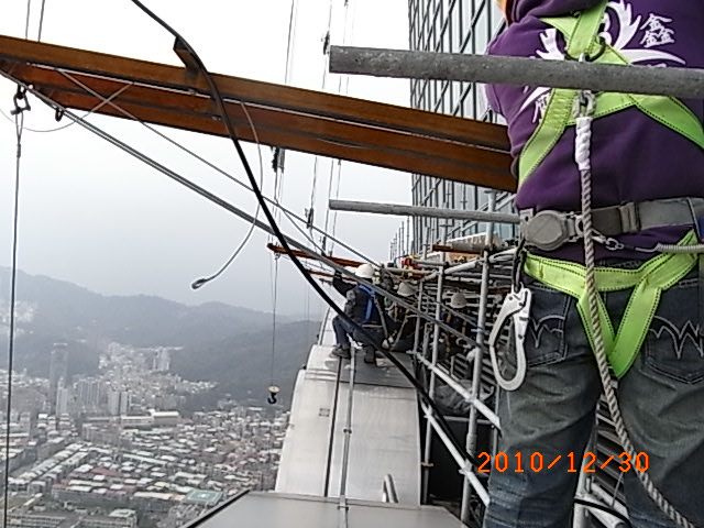 399939_176205429148230_1414809453_n