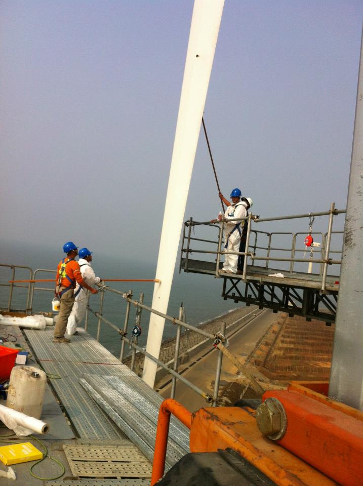 486840_293419640760141_1751631253_n