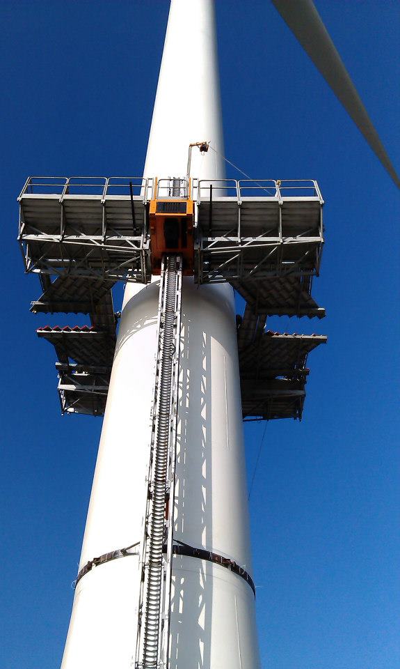 319088_293413200760785_1654950121_n