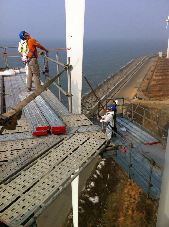 543437_293419670760138_1023997952_n