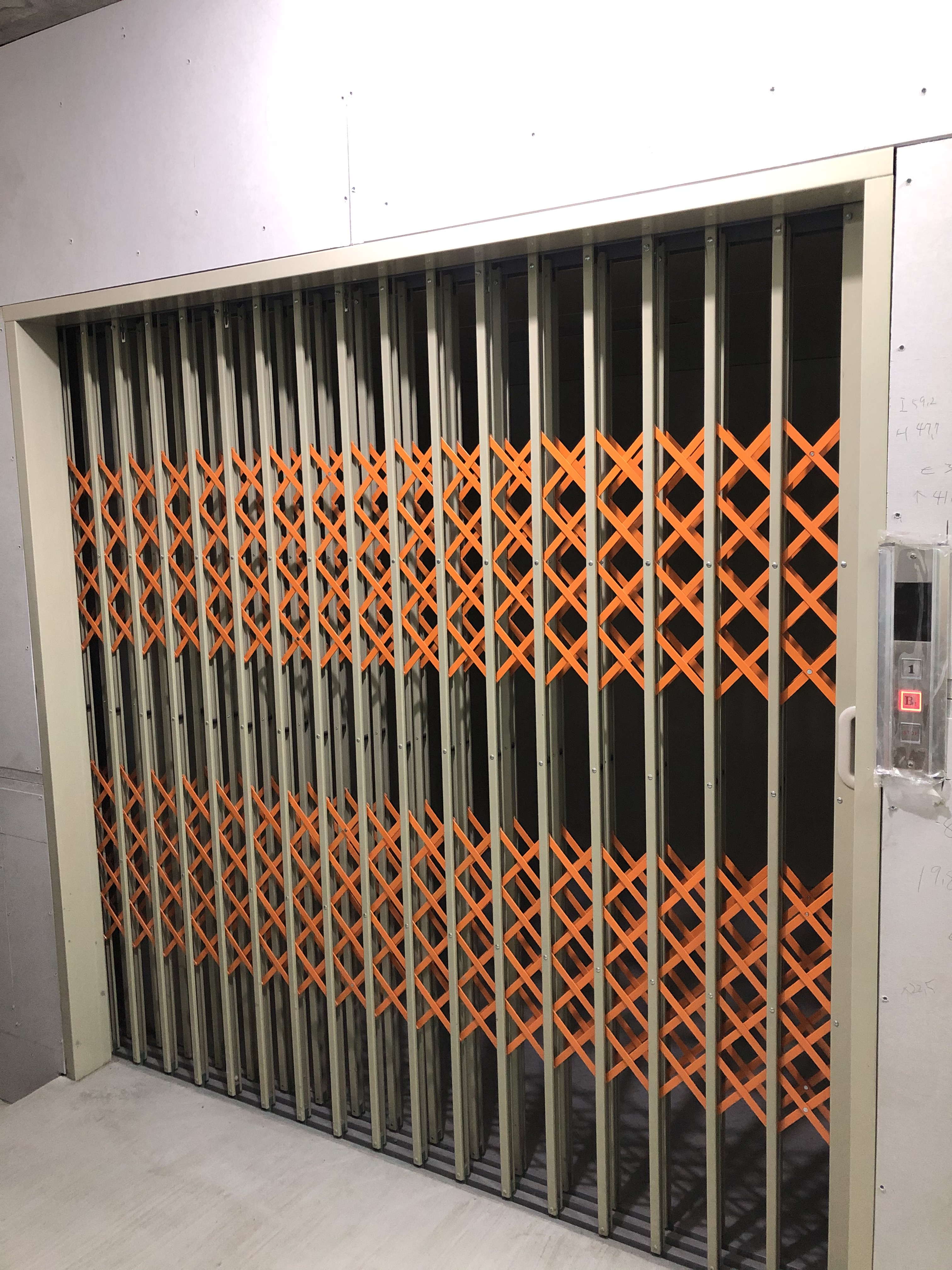 車廂油壓升降機