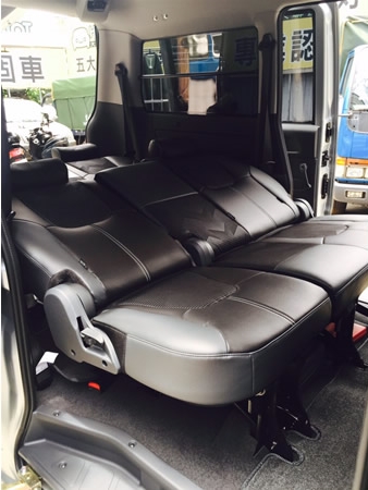 菱利自排八人座