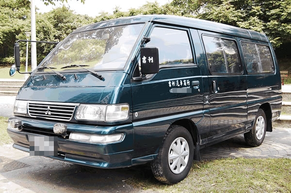 四期環保得利卡八人座