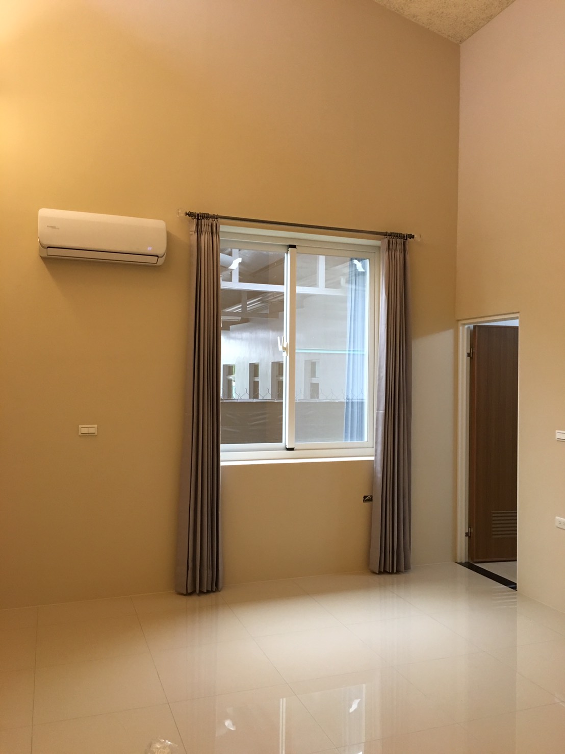 屏東窗簾-遮光隔熱布藝術鐵桿