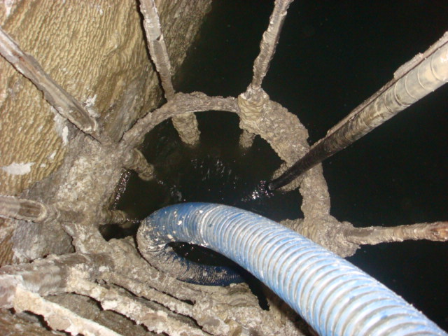 疏通工地水管施工中