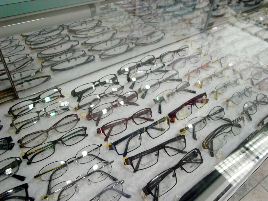 提供配眼鏡服務