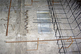 水泥樁菱形圍籬網、安全刮刀刺網圍籬