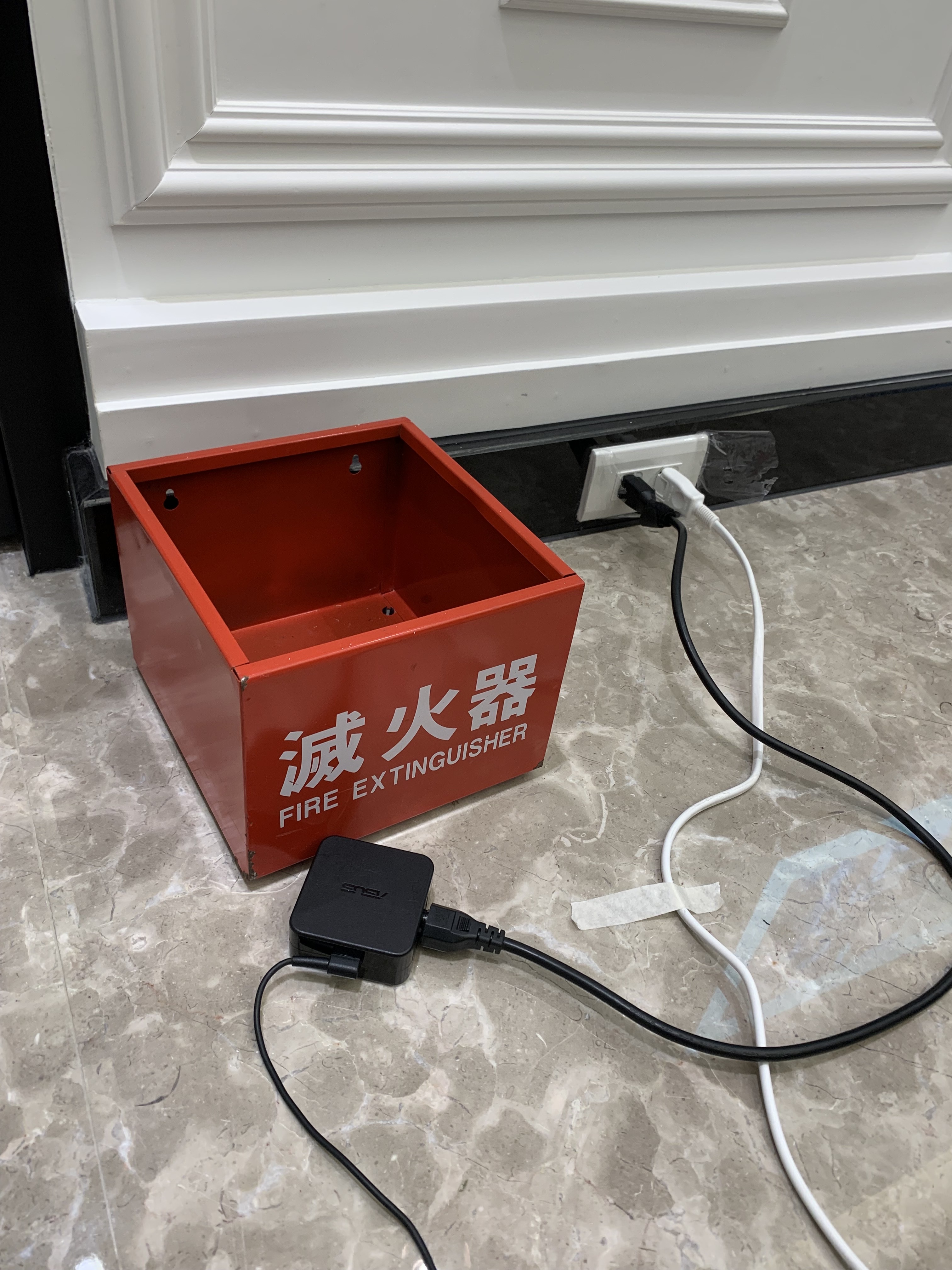 滅火器放置箱/架