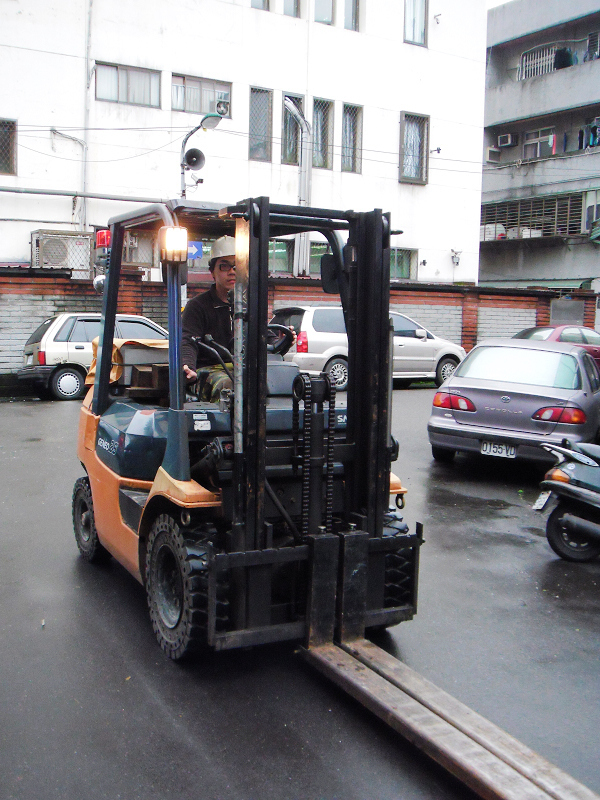 力大號堆高機出租