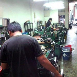 專業無心研磨(作業中)