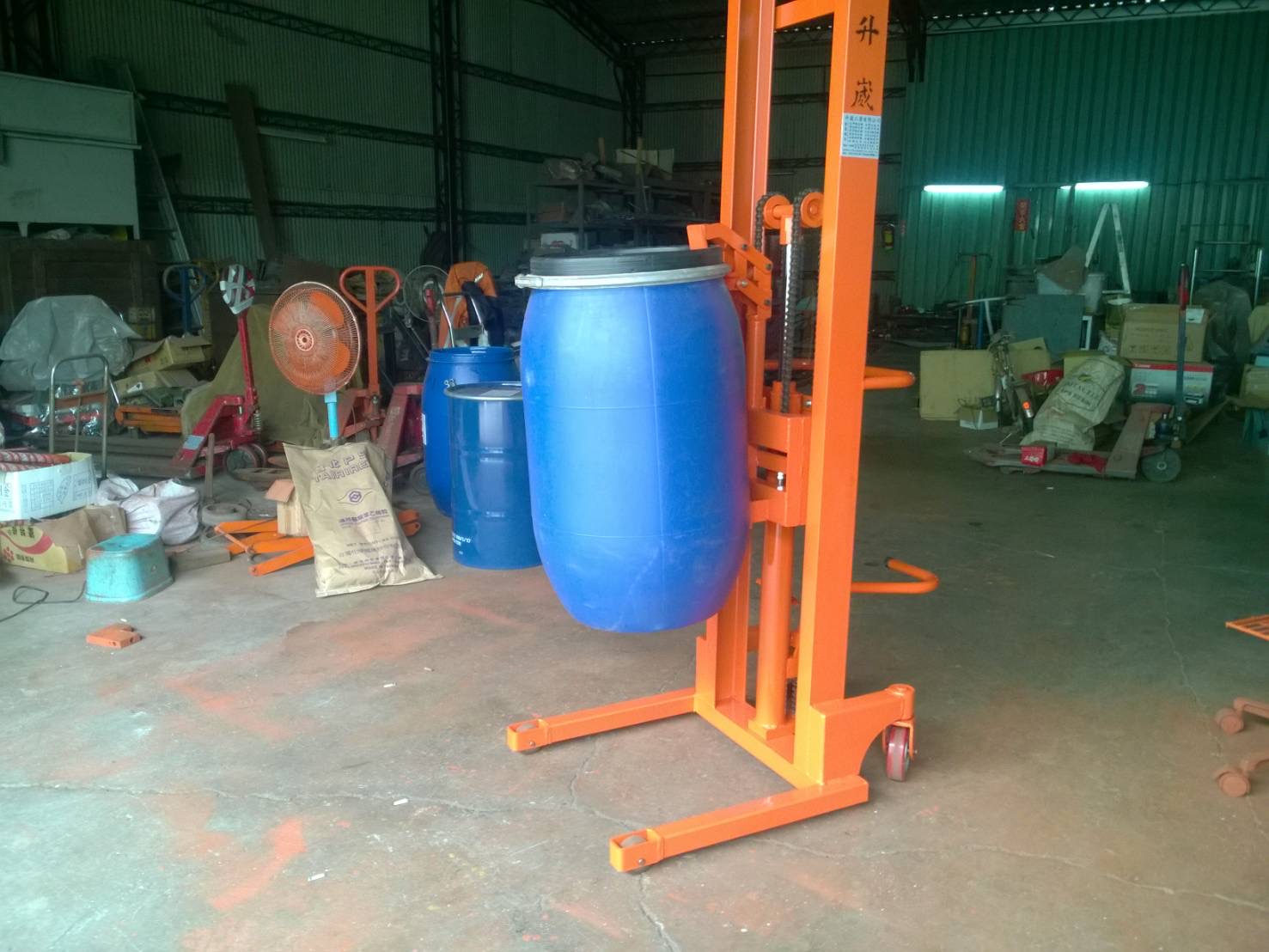 油桶堆高機(二)