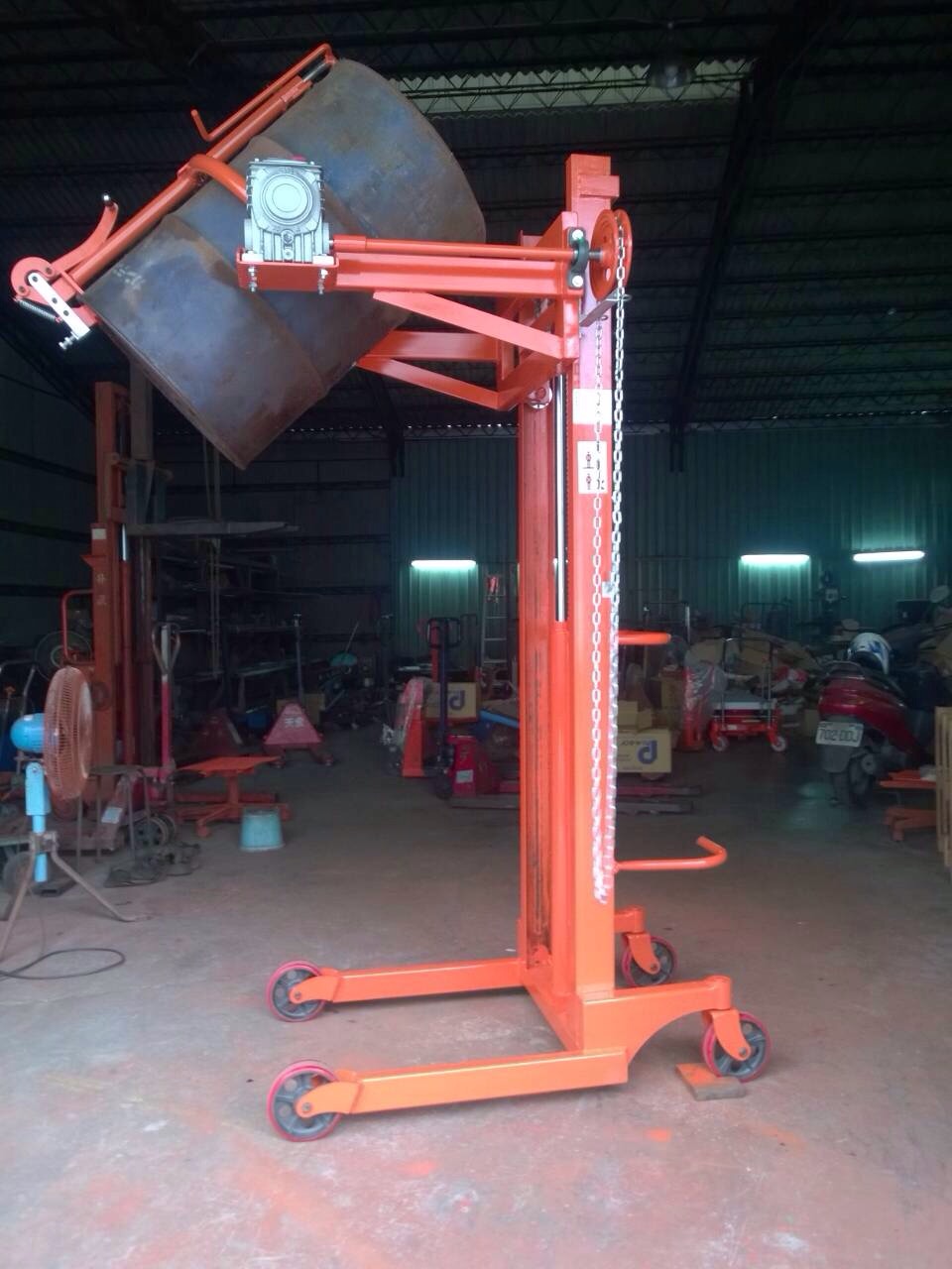 腳踏油桶倒料機-鏈條式倒料(三)