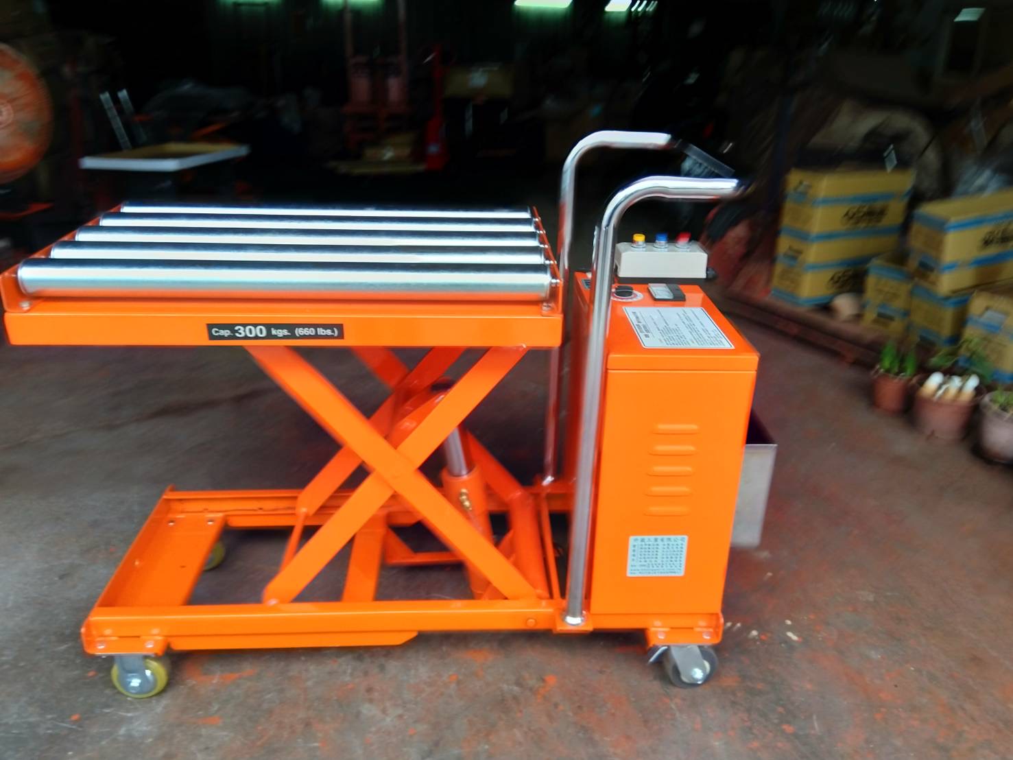 特殊電動升降台車