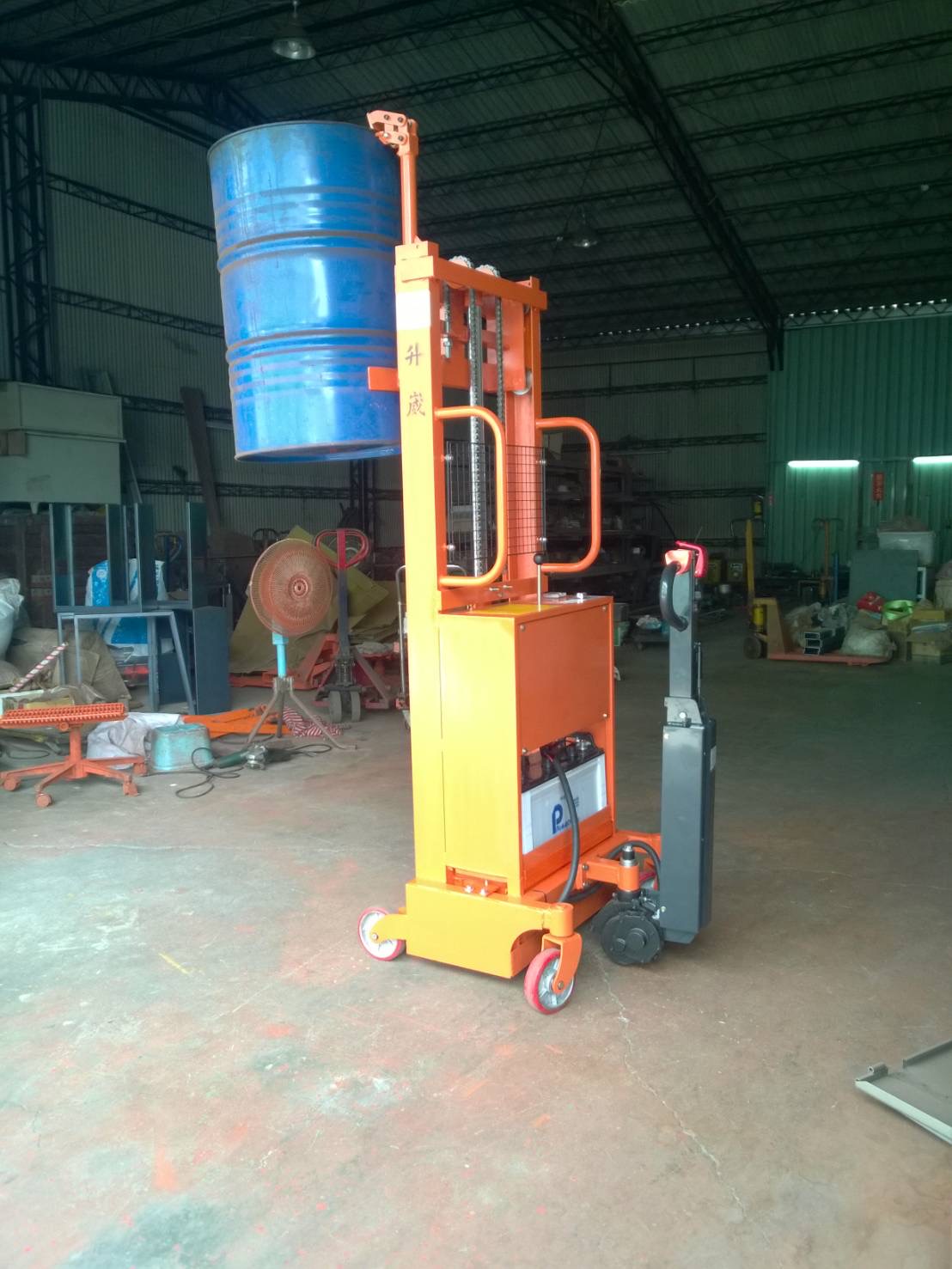 電動油桶堆高機