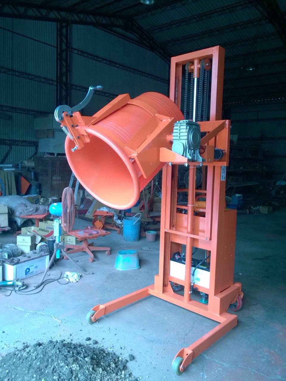 塑膠桶倒料機(小)