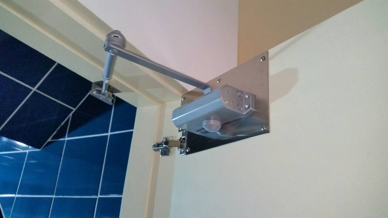 公司行號門弓器安裝