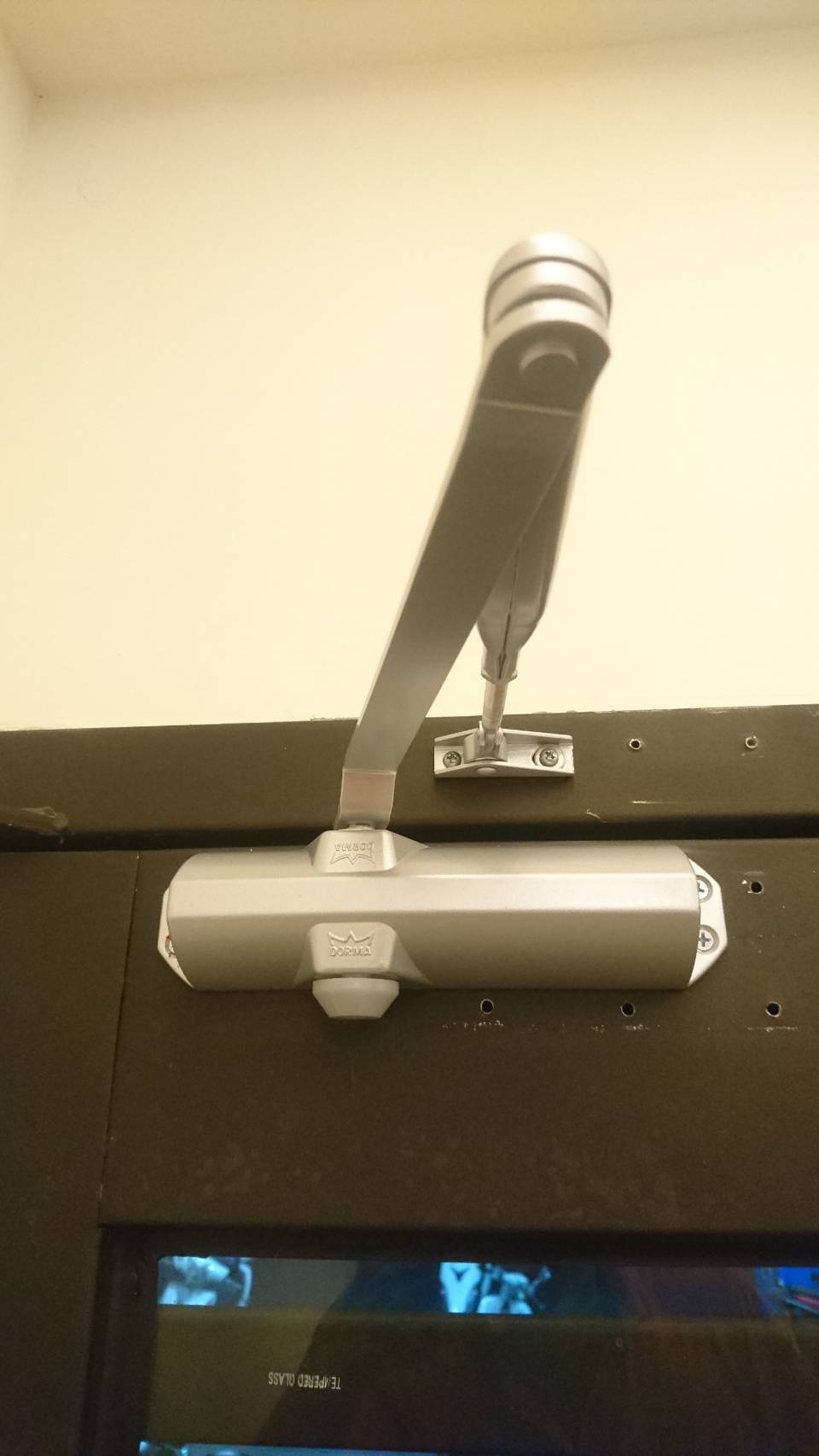 Dormakaba門弓器安裝