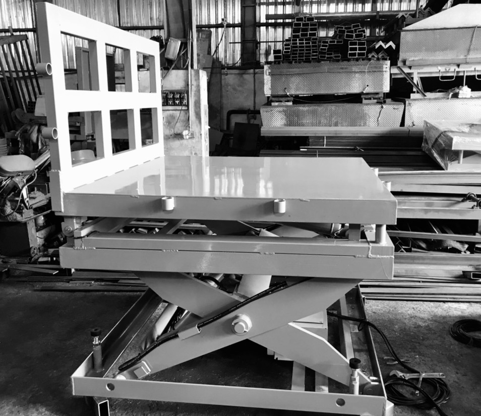 可傾倒式升降平台