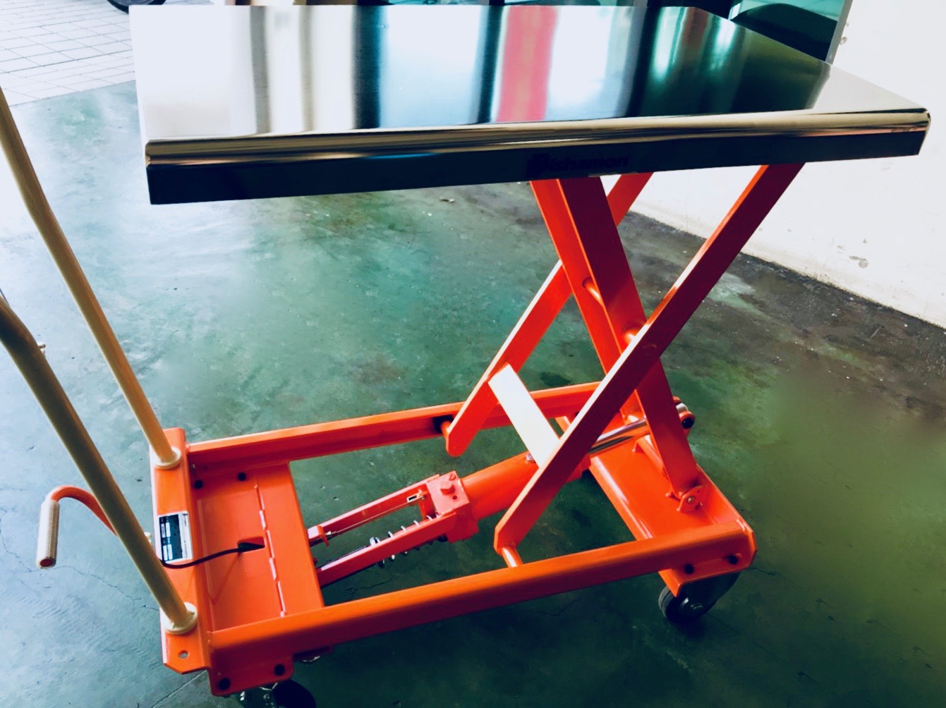 不鏽鋼白鐵面板升降台車