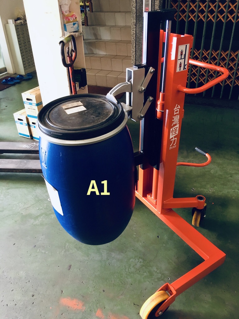 特殊塑膠桶共用夾頭1