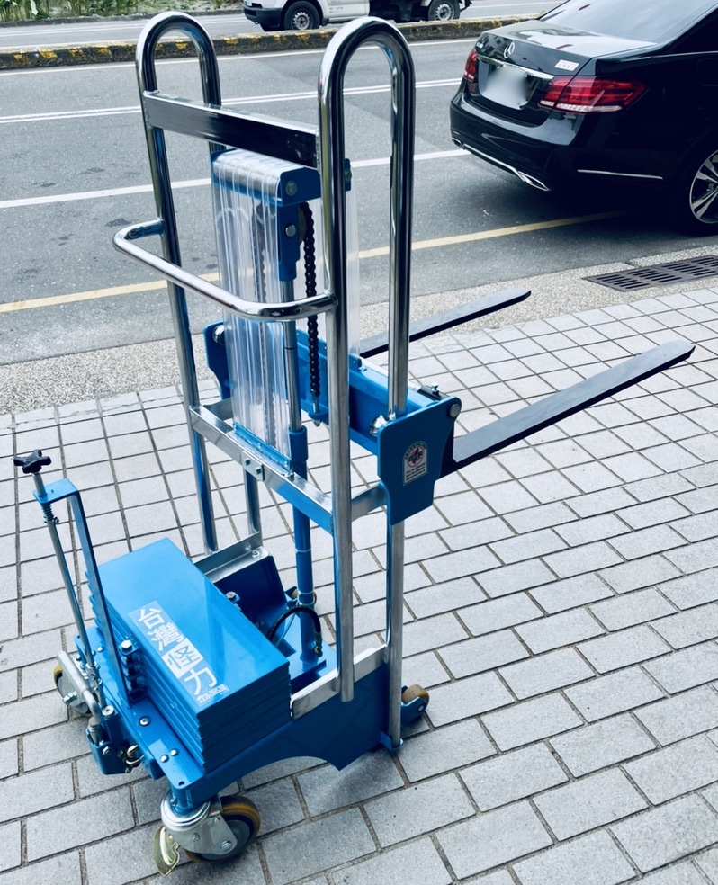 配重型迷你堆高機（配重塊可拆）1