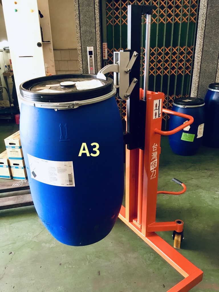 特殊塑膠桶共用夾頭3